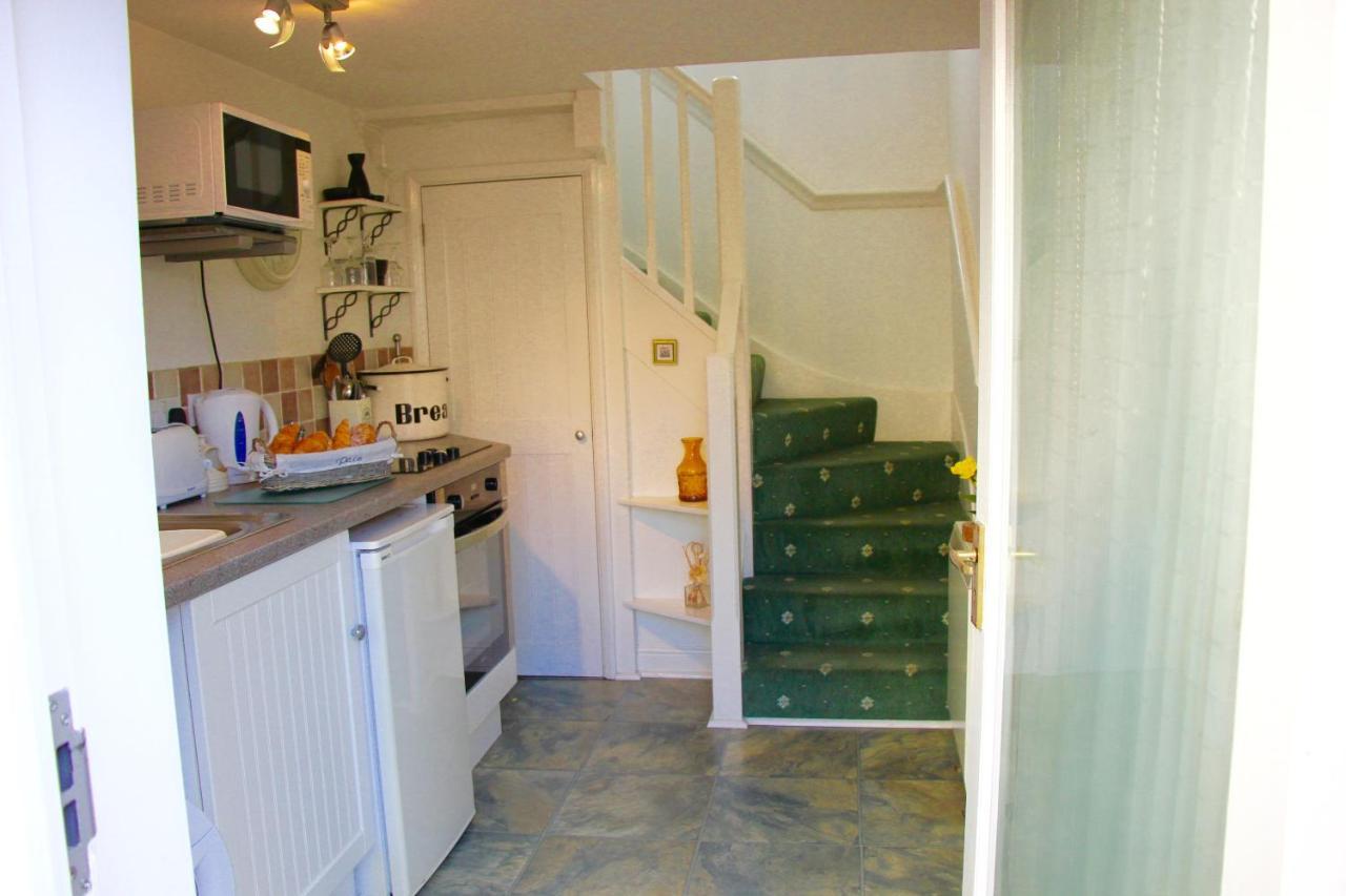 Romantic Flint Cottage On The Suffolk Coast Saxmundham Exterior photo