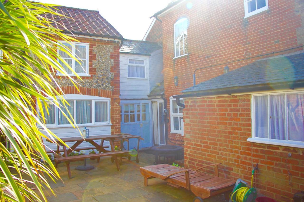 Romantic Flint Cottage On The Suffolk Coast Saxmundham Exterior photo